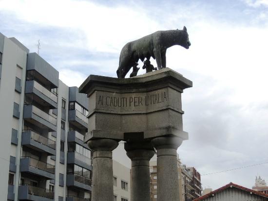 Loba Capitolina Monument